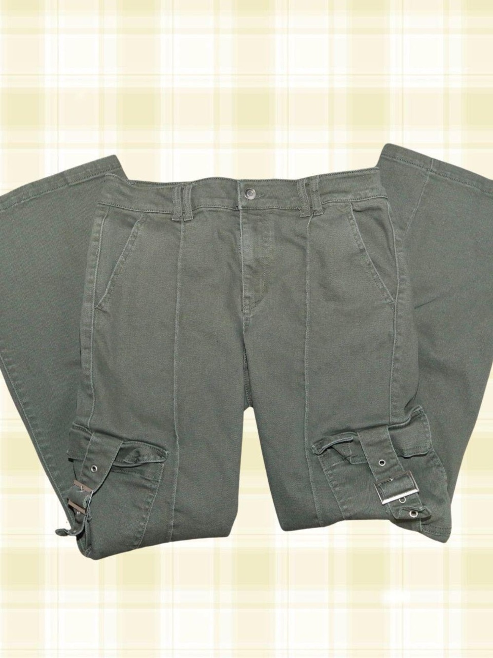 Cargo Pants in Olive Green